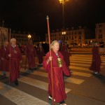 Cuneo - Lunedì 15/07/2013 - Sfilata della Confraternità S.S. Trinità alla processione della Madonna del Carmine con la presenza del Vescovo , Mons. CAVALLOTTO .